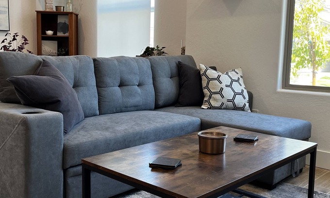 Raisin House | Cozy California Guesthouse, near national parks and Fresno State.