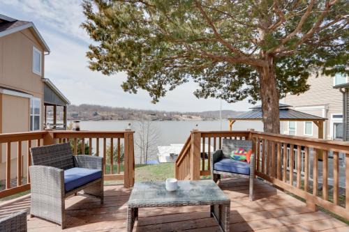 Camdenton Apartment | Cozy Camdenton Cottage with Deck and Boat Dock Access!