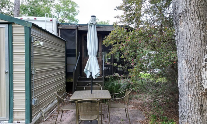 Salt Springs House | Cozy Camper retreat salt spring resortn