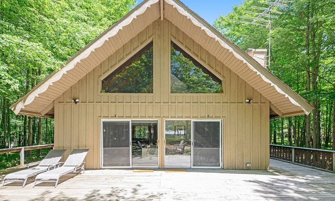 Canadian Lakes House | Cozy Canadian Lakes Cabin