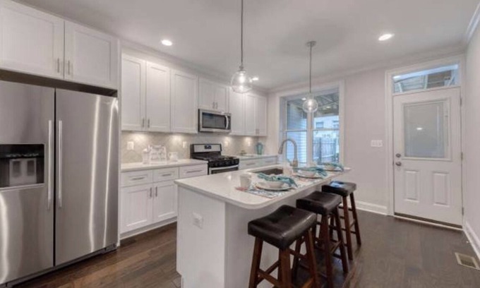 Highlandtown House | Cozy Canton Home with Rooftop Deck + Private Parking