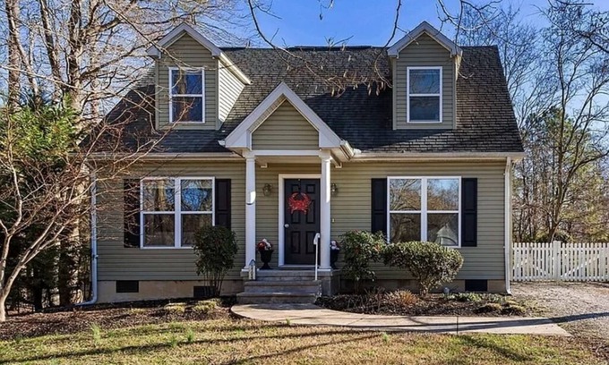 Rock Hall House | Cozy Cape Cod nestled in the heart of Rock Hall, sleeps 8 with pond view!