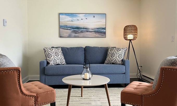 Lake Geneva Condo | Cozy Casual Condo*Downtown Lake Geneva*