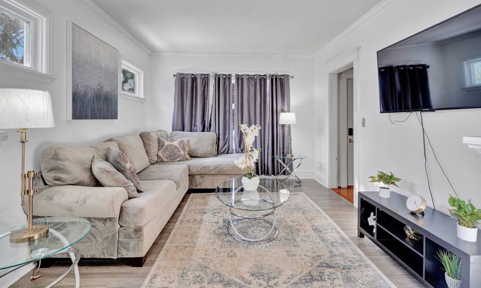 Buffalo Apartment | Cozy Cazenovia Park Apartment