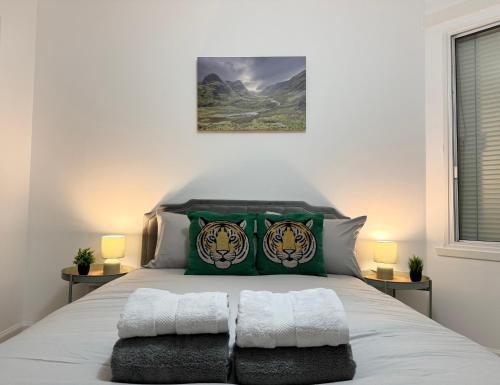 Tollcross Apartment | Cozy Central Flat at Prime Location with Free Private Parking
