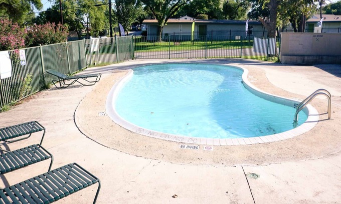 Terrell Heights Apartment | Cozy Central Studio apartment near Ft Sam 4.2 mi, Downtown 6.2 mi, & Airport 5mi