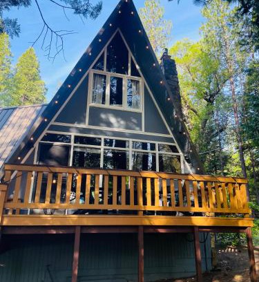 Glencoe Ski Chalet | Cozy Chalet - Hot Tub with Meadow Views - Family & Pets, Fire Pit & BBQ