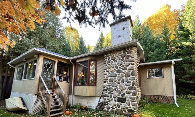 Val-des-Lacs Ski Chalet | Cozy Chalet in the Woods