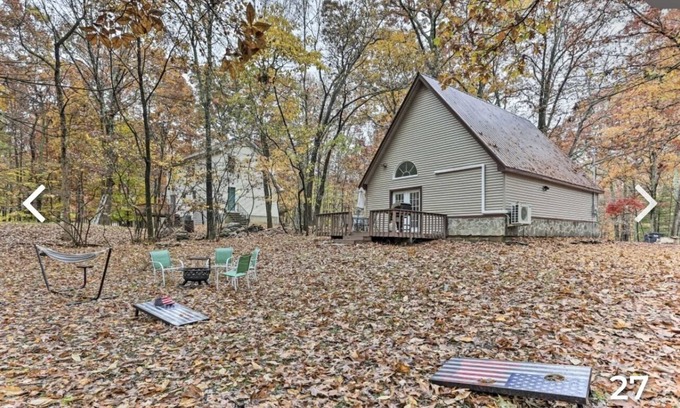 East Stroudsburg Ski Chalet | Cozy Chalet on the lake