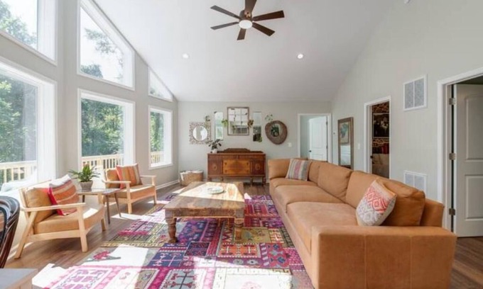 Bentonville Ski Chalet | Cozy Chalet-Sauna-EV Charger-Projector-Shenandoah National Park