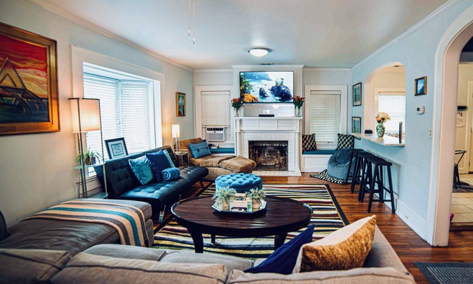 Charleston House | Cozy Charleston Getaway: King Bed, Wifi, Smart TVs, Game Room, Pet-Friendly!