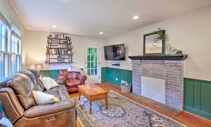 Barracks Rugby House | Cozy Charlottesville Home w/ Yard, Near Dtwn!
