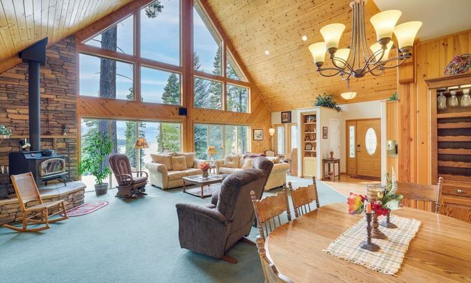 Lake Almanor West House | Cozy Chester Home w/Patio & Lake Access!