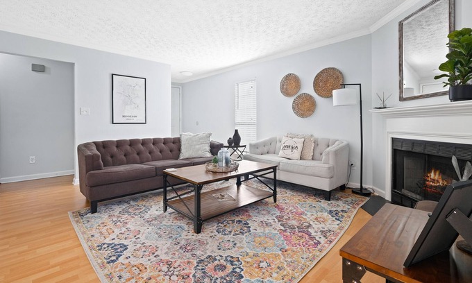 Town Center House | Cozy chic hideaway 4 bedroom