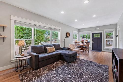 Loveland House | Cozy Chic Home In Downtown Loveland!