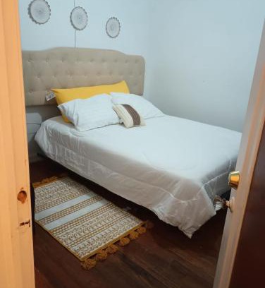 Detroit House | Cozy- Chic room in a very quiet area