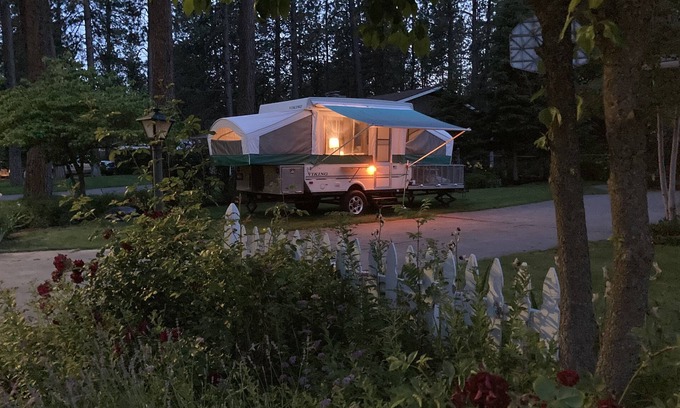 Coeur d'Alene House | Cozy, Clean, Comfy, Paved Bike Trail, Centrally located Beautiful Hayden