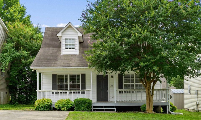 Cleveland House | Cozy Cleveland Vacation Rental w/ Deck, Grill!