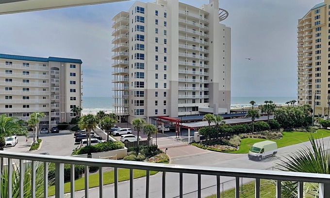 Ono Island Condo | Cozy Coastal Condo with Delightful Upgrades – Quick Walk to the Sand
