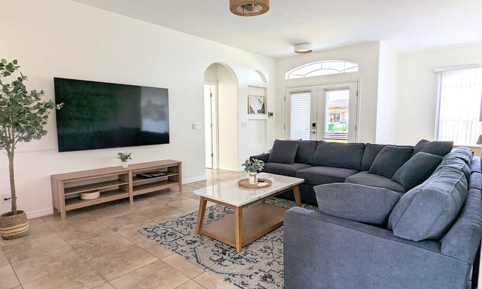 North Port House | Cozy Coastal Home w/Fenced Yard - Close Drive to Beach and Warm Mineral Springs