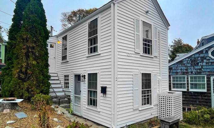 Rockport House | Cozy coastal home with open interior, central AC, & streaming
