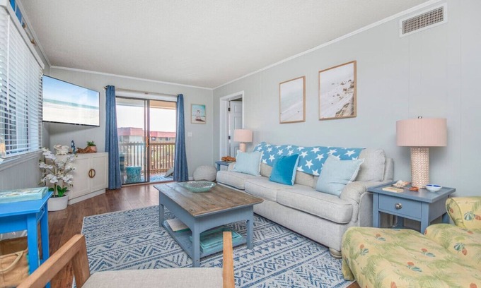 Ash Condo | Cozy Coastal Retreat w/Waterway Views – Perfect for Snowbirds, Couples & Long Stays! Sleep 6, Direct beach access