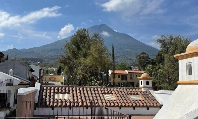 Antigua Guatemala House | COZY COLONIAL TWO-BEDROOM FAMILY HOME WITH BEAUTIFUL TERRACE WITH VOLCANOES VIEW
