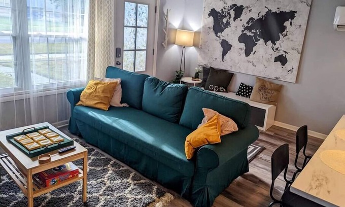 Milwaukee House | Cozy, Colorful 2 Bedroom Bungalow