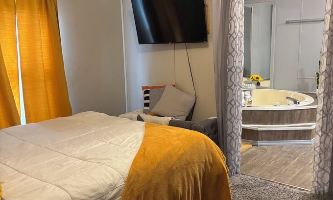 Jerome House | Cozy & Comfy Manufactured Home within 7 minutes of Ft Leonard Wood Military Base