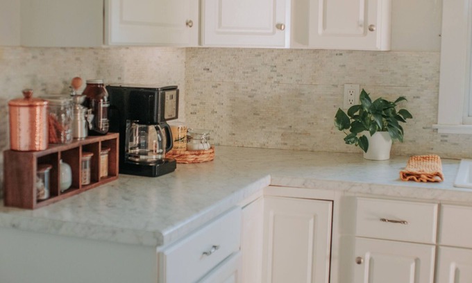 Utica House | Cozy & Comfy White Home