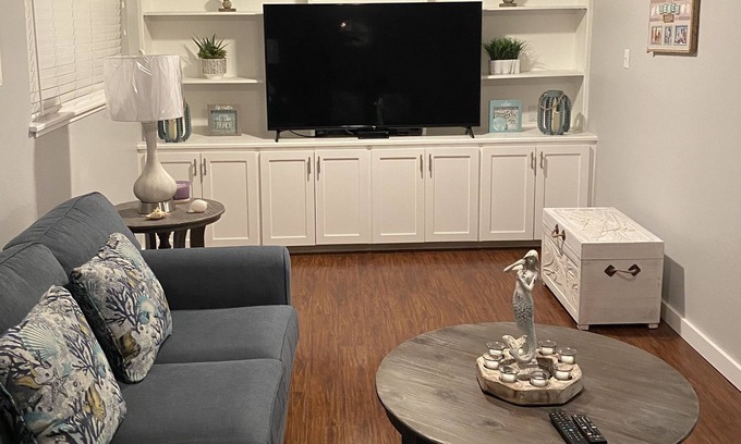 Bay Area House | Cozy Conch Cottage Pet Friendly New amenities Massagechair Home Away from Home