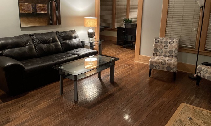 University Circle Condo | Cozy Condo - 5 min drive to Cleveland Clinic, UH, CWRU