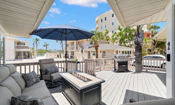 Siesta Key Condo | Cozy condo in charming Sarasota Siesta key with boat dock