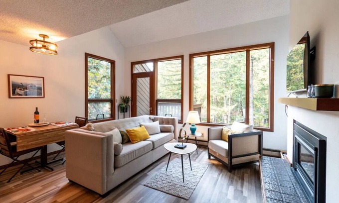 Glacier Condo | Cozy Condo in the Mountains-POOL/HOT TUB/SAUNA
