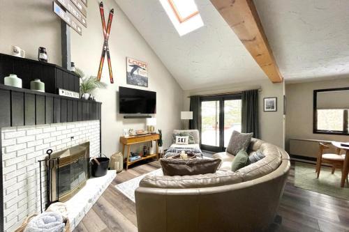 Lincoln Apartment | Cozy Condo In The Woods