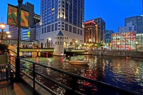 East Town Apartment | Cozy Condo on the River!