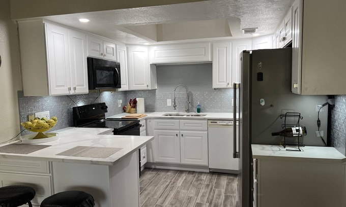 Roswell Condo | Cozy Condo