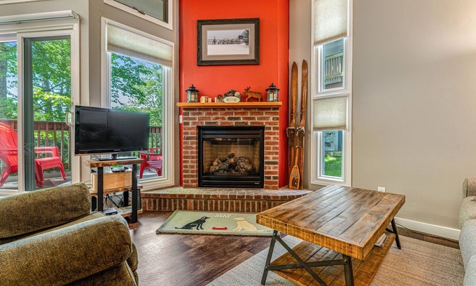Warren Condo | Cozy Condo w/Hot Tubs, Tennis, & Three Pools - Near the Slopes & Golf