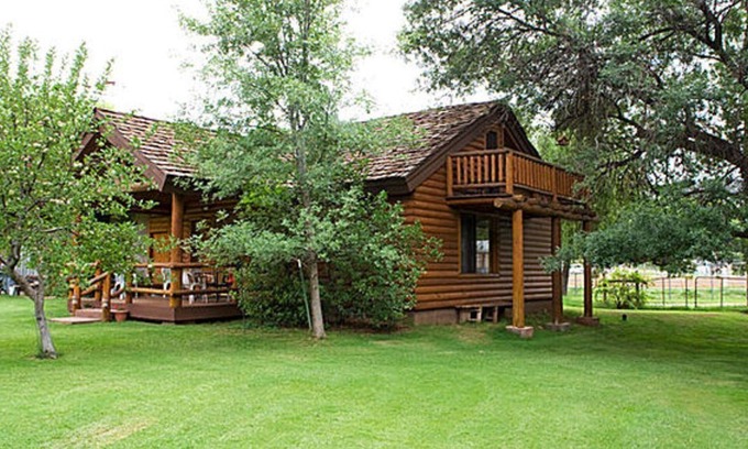 Cornville House | Cozy contemporary waterfront property cabin near Sedona.