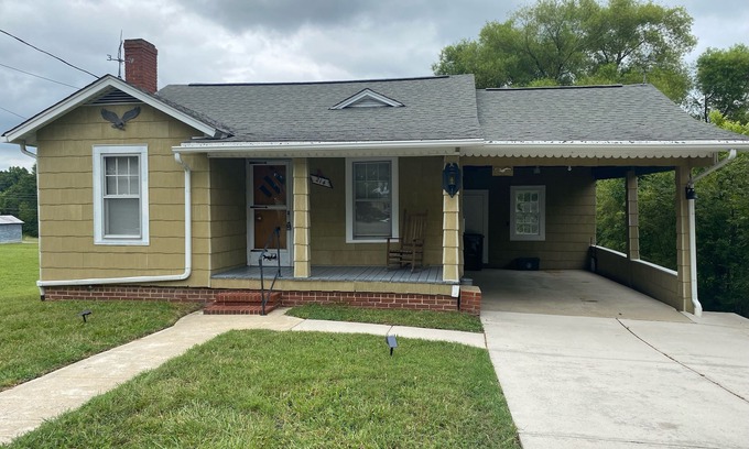 Thomasville House | Cozy & Convenient Home Across from Thomasville Hospital