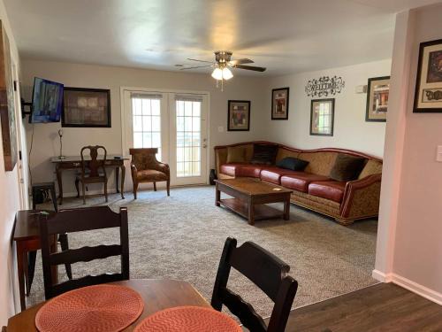 Clarksville Apartment | Cozy & Convenient Stay 2BR Near Ft Campbell