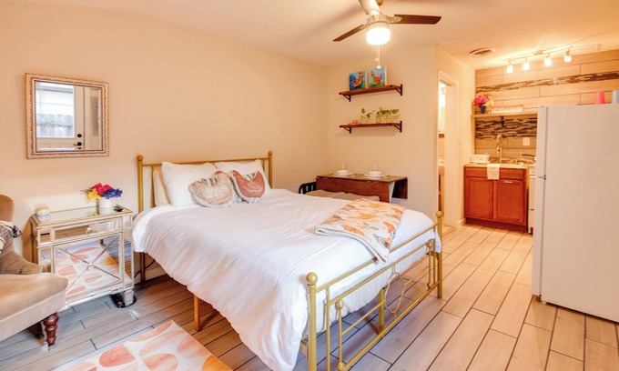 Dallas Apartment | Cozy Coop-10 min-DT Dallas-Full Kitchen & Private Patio