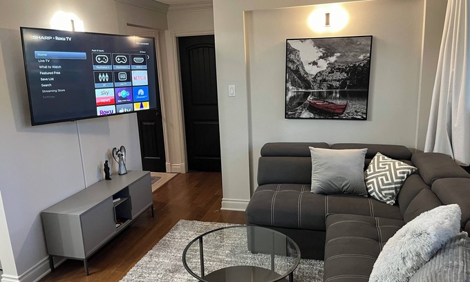 Southwest Edmonton Apartment | Cozy corner off Whyte Avenue