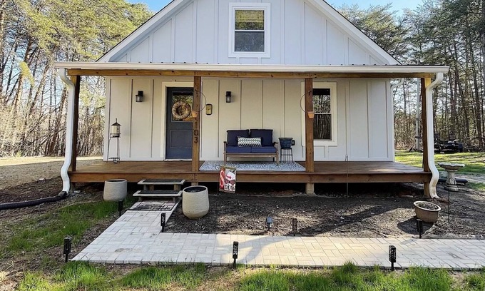 Westminster Cottage | Cozy Cottage 5 min from Lake Hartwell.