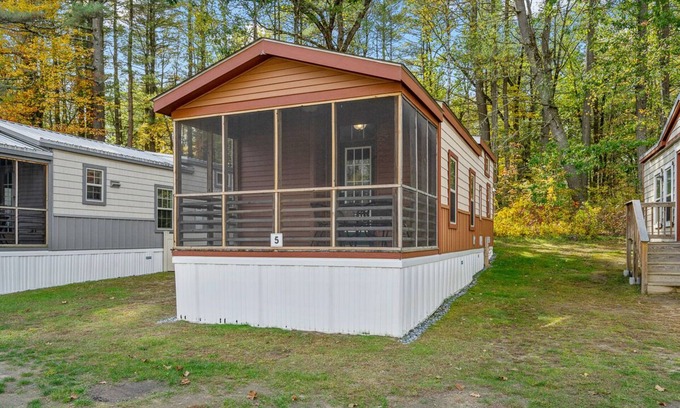 Queensbury Cottage | Cozy Cottage at Lake George Campsites!