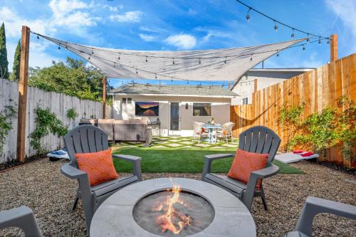 Thousand Oaks House | Cozy Cottage, Brand New, fully Private, walk to Everything