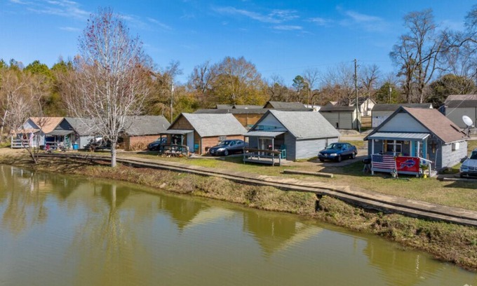 Phenix City Cottage | Cozy Cottage by the lake!