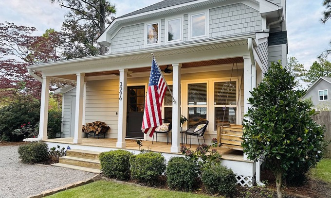 Southern Pines House | Cozy cottage close to it all - pet friendly!