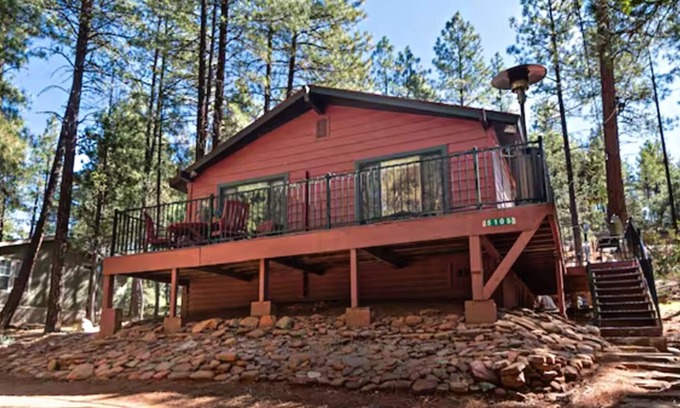 Strawberry Cottage | Cozy cottage getaway in quiet forested neighborhood
