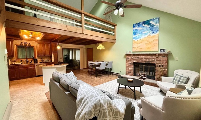 Hamlin Cottage | Cozy Cottage in Amenity Filled Hideout - Perfect All Seasons Lake Retreat